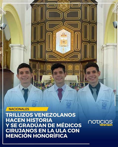 Fotografía de los tres hermanos trillizos Morales Maldonado luciendo sus títulos de médicos cirujanos tras la ceremonia de graduación en la ULA.
