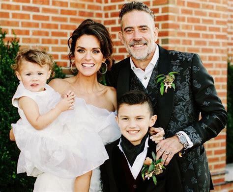 Hilarie Burton y Jeffrey Dean Morgan con sus hijos
