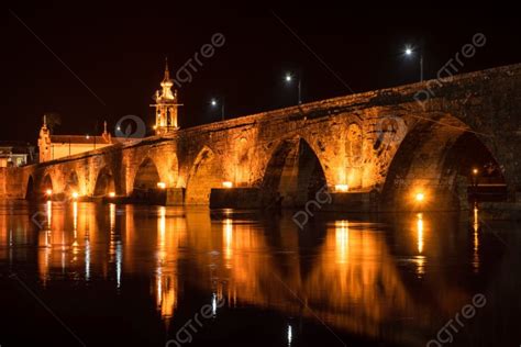 Paisaje del río Lima y el puente romano en Ponte de Lima