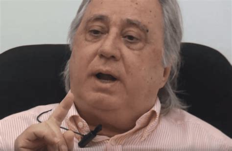José Sámano hablando sobre la obra 
