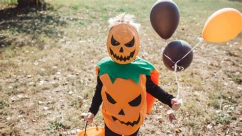 Esquema o foto de los pasos para hacer un disfraz de calabaza para niños