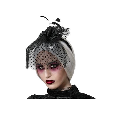 Variedad de accesorios de Halloween: pelucas, máscaras, sombreros, maquillaje