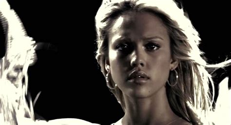 Collage de pósteres de películas de Jessica Alba: Sin City, Fantastic Four, Honey
