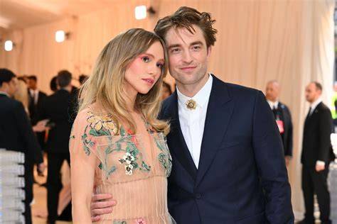 Fotografía de Robert Pattinson en un evento de alfombra roja