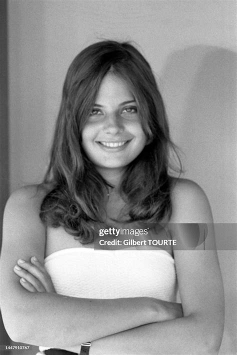 Marie Trintignant en una foto profesional de los años 80, con el cabello liso y flequillo abierto