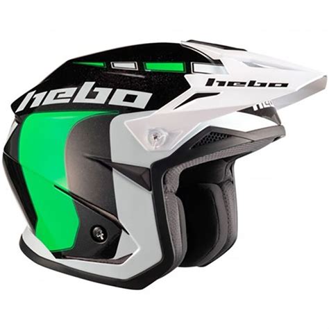 Primer plano de un casco de trial infantil en colores vibrantes