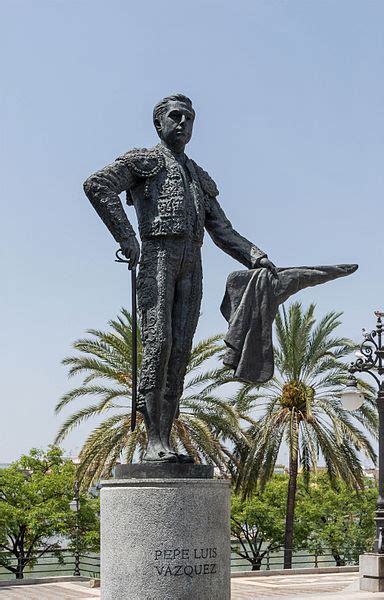 Monumento en Sevilla en honor a Pepe Luis Vázquez Garcés.