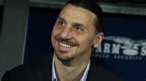 Fotografía de Zlatan Ibrahimović junto a su familia en un evento público o imagen representativa de su faceta como padre.