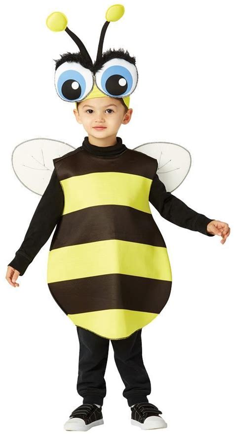 Niño feliz usando un disfraz de abeja