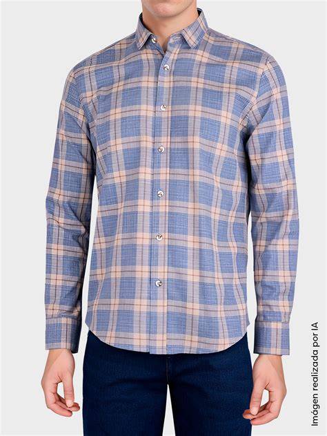 Fotografía de estudio mostrando a un niño con camisa de cuadros escoceses rojos y otro con camisa gingham azul cielo