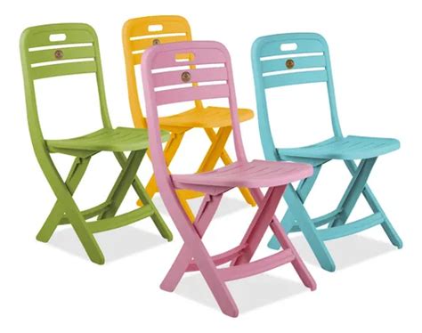 Variedad de sillas plegables infantiles con diferentes diseños