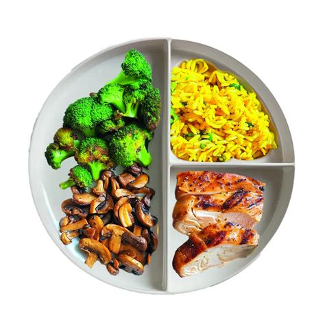 Foto de un plato infantil compartimentado con alimentos variados siguiendo el Plato de Harvard