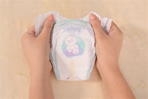 Imagen de pañales con indicador de humedad en diferentes estados