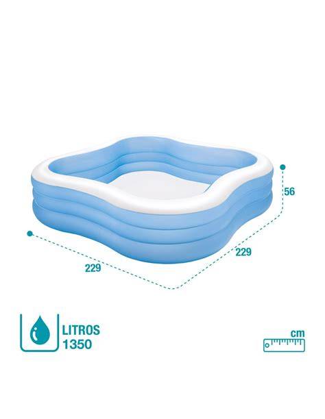 Fotografía de piscina inflable cuadrada con colores vivos y fondo acolchado