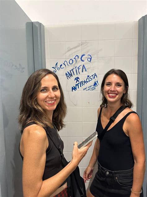 Ministras Irene Montero e Ione Belarra celebrando la aprobación de la ley del 