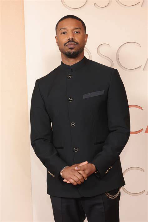 Fotografía de Michael B. Jordan en un evento de alfombra roja