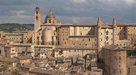 Vista panorámica de la ciudad de Urbino, cuna de Rafael Sanzio