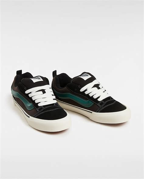 Zapatillas Vans Knu Skool con su diseño retro y acolchado, adecuadas para niños