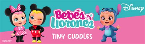 Foto de un Bebé Llorón Tiny Cuddles Disney con su pijama de personaje