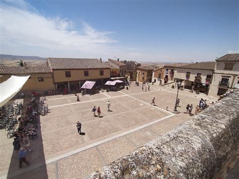 Plaza Mayor de Hita con el Mesón Arcipreste