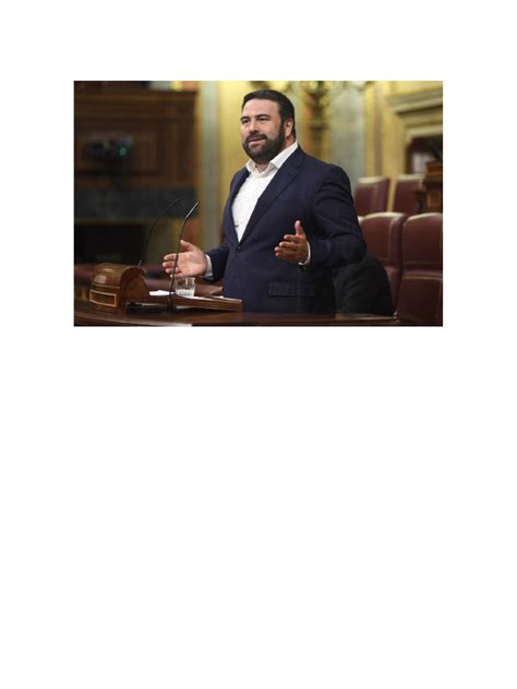 Retrato fotográfico institucional de Jon Iñarritu García como parlamentario.