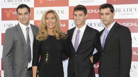 Infografía sobre las trayectorias profesionales de los tres hijos de Norma Duval