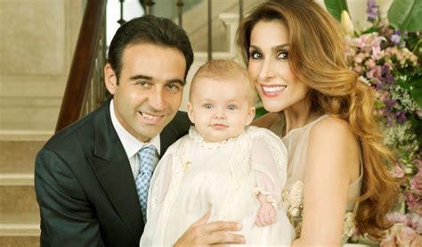 Árbol genealógico simplificado: Enrique Ponce y Paloma Cuevas junto a sus dos hijas, Paloma y Bianca.