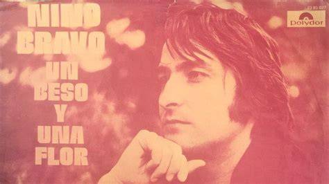 Portada del tercer álbum de estudio de Nino Bravo, Un beso y una flor, lanzado en 1972.