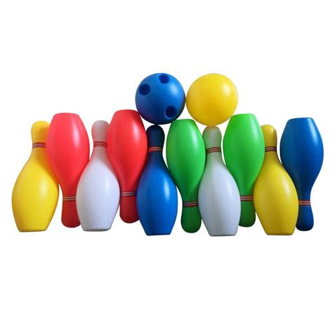Fotografía de un set de bolos infantiles coloridos con números y una bola con diseño divertido en un entorno doméstico.