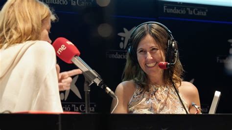 Fotografía de Pepa Fernández presentando un programa