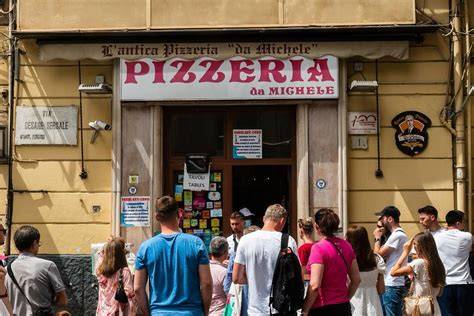 Fotografía exterior de la Pizzeria Da Nino con vistas a la playa de Tossa de Mar