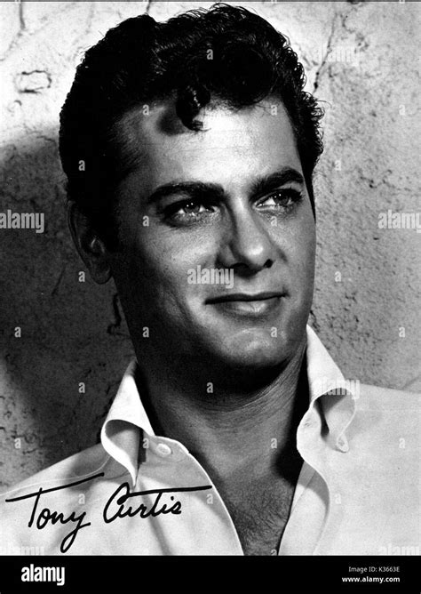 Retrato fotográfico de Tony Curtis en la cúspide de su carrera durante los años 50
