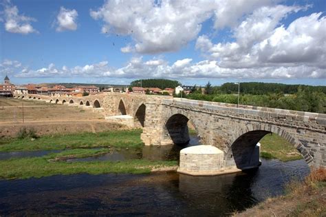 Imagen del puente medieval del Passo Honroso en Hospital de Órbigo