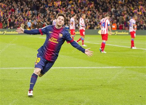 Ciro Messi celebrando un gol en un partido infantil