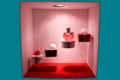 Tienda física de NENES en Getxo con escaparate de artículos para bebés