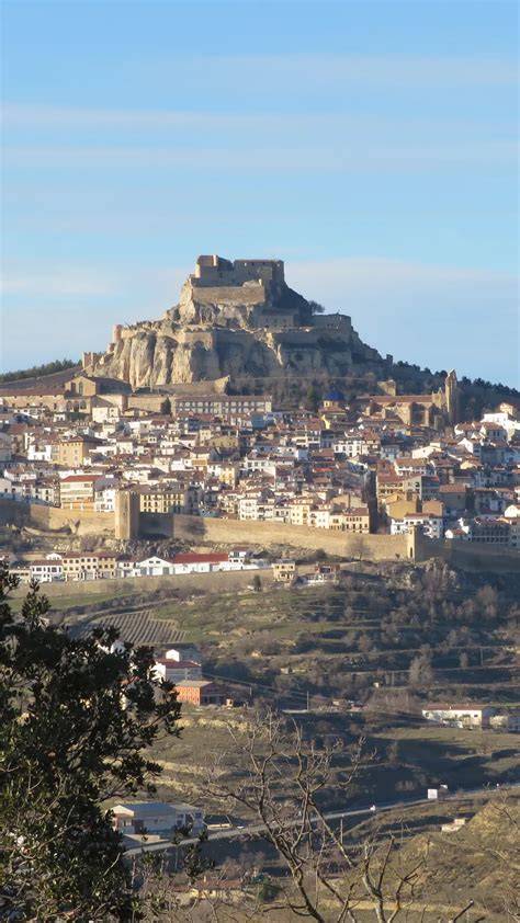Fortaleza del Castillo de Morella con el pueblo debajo