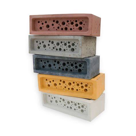 Imágenes de diferentes productos de Green&Blue: Bee Brick, SwiftBlock, Bat Block