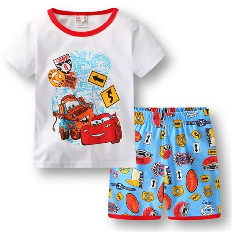 Mosaico de diferentes pijamas de algodón para niños con licencias populares como Disney, Star Wars y Pokémon.