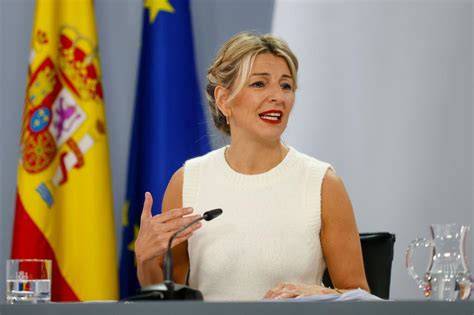 Yolanda Díaz, Vicepresidenta segunda del Gobierno de España y Ministra del Trabajo y Economía Social, durante la ceremonia de ratificación del Convenio núm. 183 en la sede de la OIT en Ginebra.
