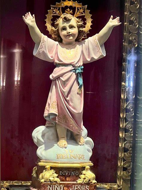Fotografía histórica de la imagen del Divino Niño Jesús en el santuario del 20 de Julio