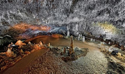 Formaciones geológicas en la Cueva El Soplao