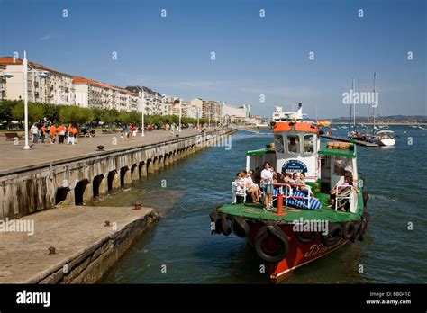 Paseo en barco turístico por la Bahía de Santander
