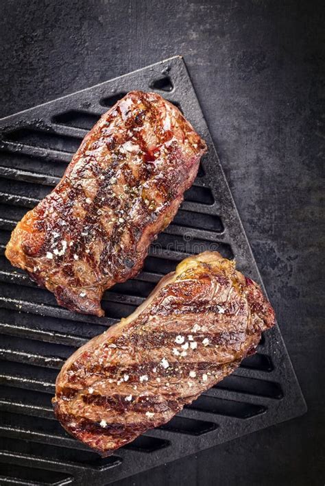 Imagen de angulas siendo asadas en una parrilla