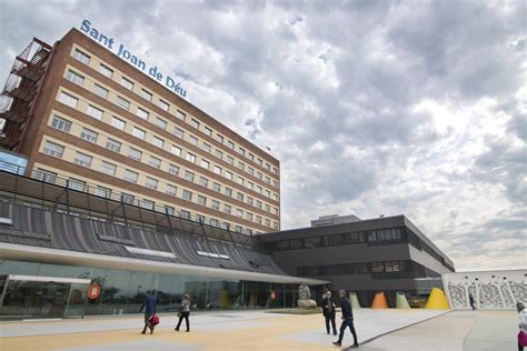 Fachada o entrada principal del Hospital Sant Joan de Déu Sant Boi