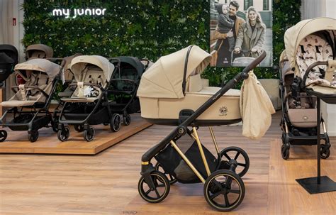 Variedad de cochecitos y sillas de paseo infantiles