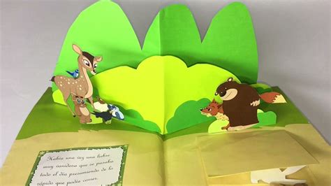 Libros pop-up con escenas de animales y cuentos clásicos