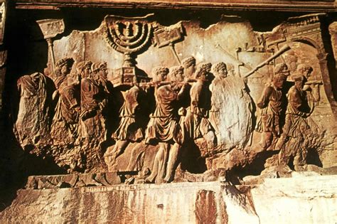 Relieve del Arco de Tito en Roma mostrando el saqueo del Templo de Jerusalén