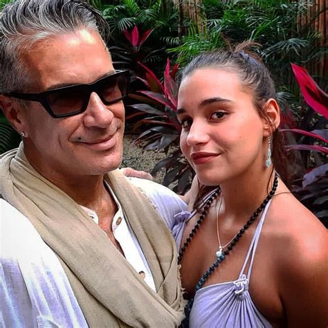 Fernando Carrillo y María Gabriela con su hijo recién nacido Milo