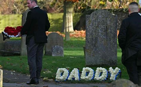 Foto del arreglo floral con la palabra 'Daddy' en el funeral de Liam Payne