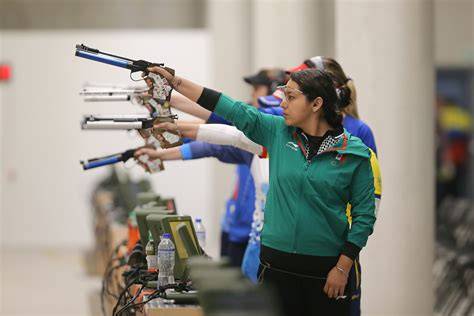 Foto de una competición de tiro olímpico con varios deportistas
